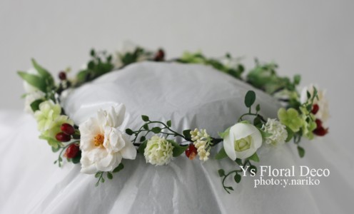 白いお花と赤い実ものの花冠 三重へ_b0113510_11422843.jpg