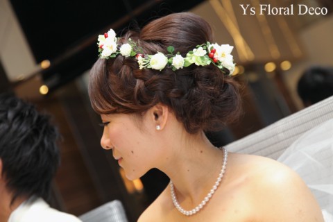 白いお花と赤い実ものの花冠 三重へ_b0113510_1142858.jpg