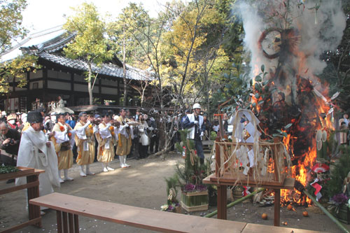 新熊野神社（いまくまの）　左義長神事_e0048413_17155670.jpg