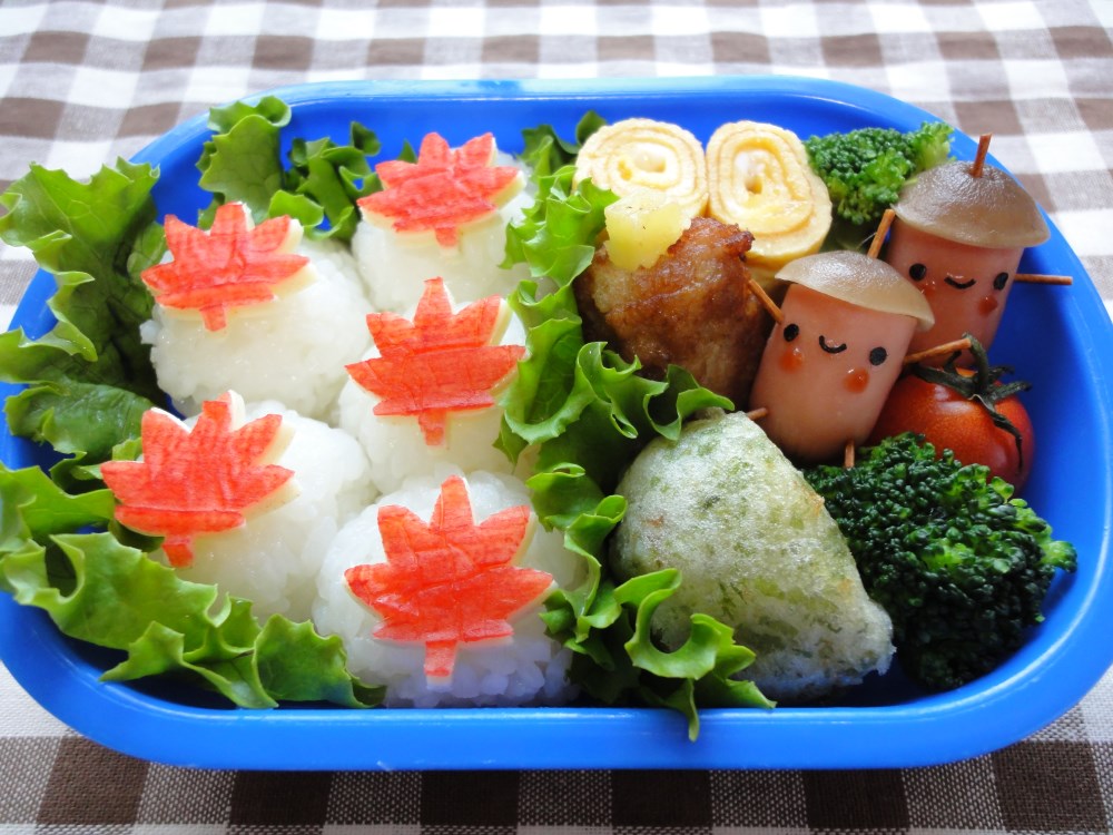 キャラ弁＊どんぐり君と紅葉の秋お弁当♪_f0285497_2341577.jpg