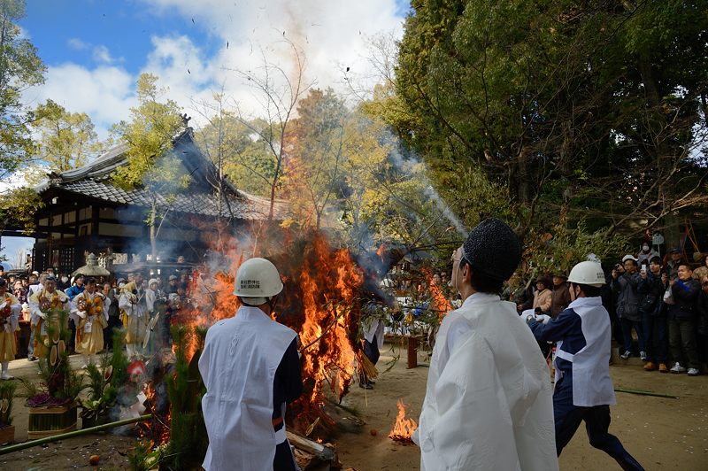 左義長神事@新熊野神社 其の二_f0032011_1944897.jpg