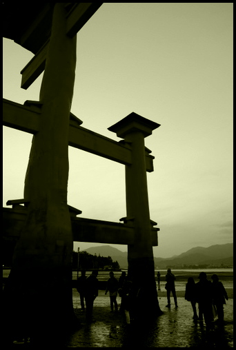 「広島・宮島 鳥居とぶらぶら」_a0000029_23131017.jpg