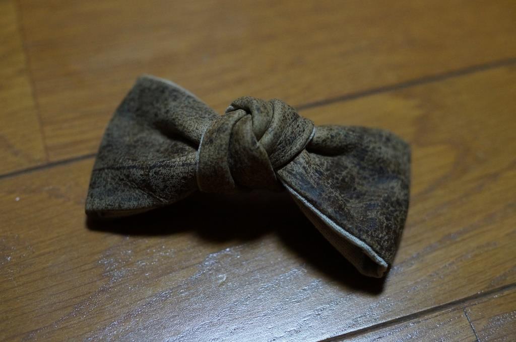革製の蝶ネクタイ_d0166598_10411550.jpg