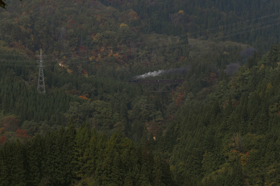 白煙と高圧鉄塔 - 2013年紅葉・只見 - _b0190710_70859.jpg