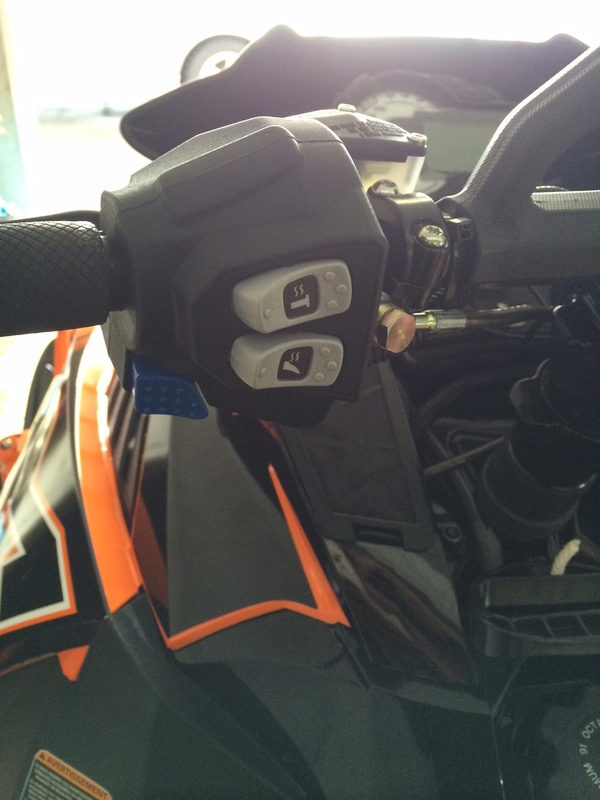 アークティック キャット M8000 : 車の119番 アークティック キャット M8000 : 車の119番