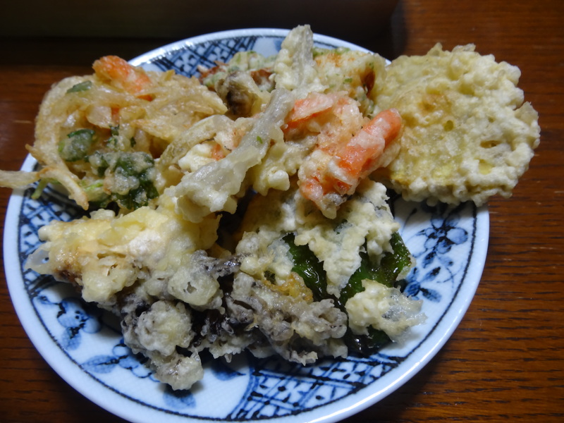 大晦日の一日、叉焼と野菜のオープンサンドウィッチ、銀鱈の煮付け、揚げ立て天麩羅で年越し蕎麦です。_c0225997_22253417.jpg