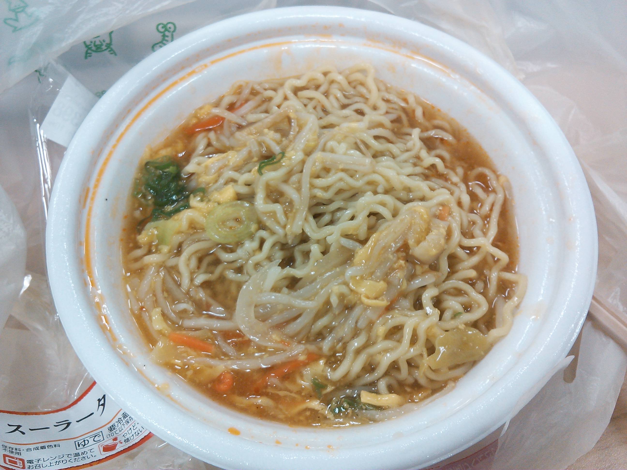 398円 303kcal コンビニの「スーラータンメン」_c0212604_22485115.jpg