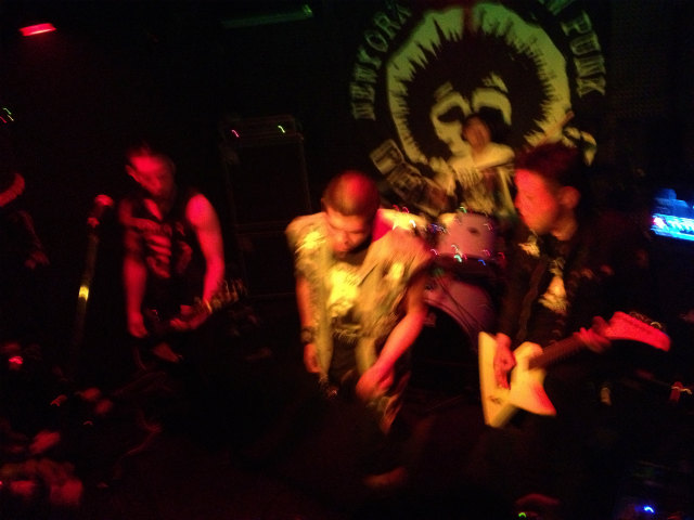 激烈GIG _c0234515_1520317.jpg