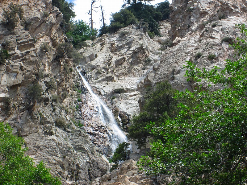 名前通り大きな滝　　　　　Big Falls & Alger Creek Trail in San Bernardino National Forest_f0308721_654658.jpg