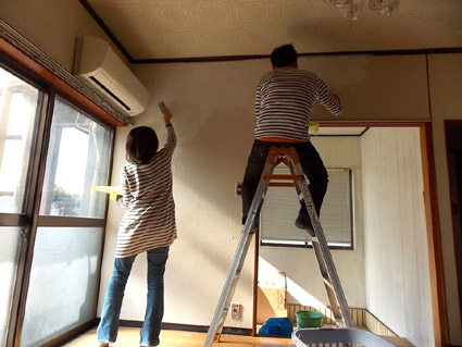 白に白を塗る〜堺labo施工中!_f0127806_2081187.jpg