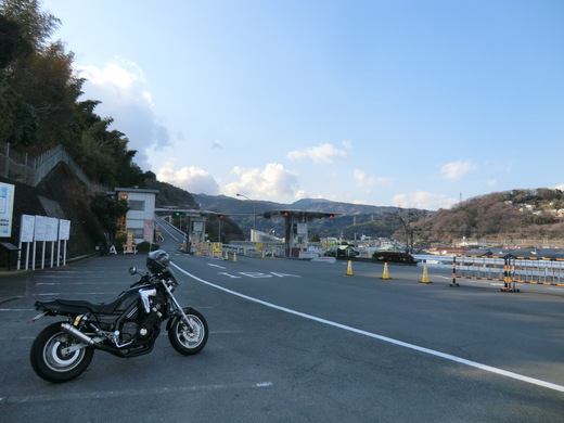 刺激的な真冬の箱根ターンパイクへ ネコトバイク2 日本独走