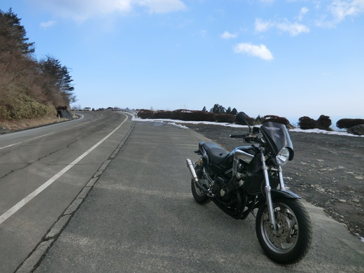 刺激的な真冬の箱根ターンパイクへ ネコトバイク2 日本独走