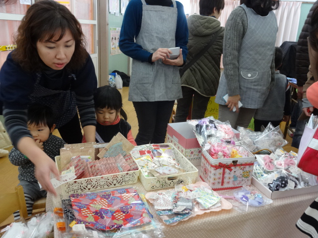 作品展、バザー 盛況!_d0166047_20443225.jpg