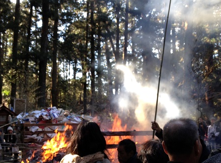 No.3386 小国神社でどんど焼き・・・餅が落下！！！・・・orz・・・_e0164951_15103416.jpg