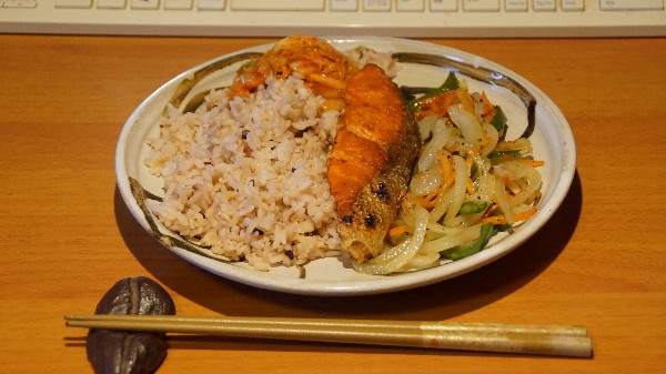 夕飯は焼き魚_e0166355_20170355.jpg