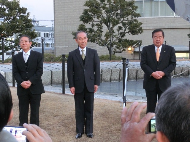 2人の新旧富士市長 「本当にお疲れさまでした」と「いよいよ始まる小長井新市政!」_f0141310_943565.jpg