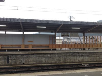 吉野神宮駅のデザインされた椅子_c0124828_10315014.jpg
