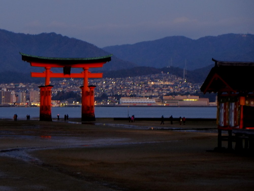 「広島・宮島 厳島神社 朝詣で」_a0000029_10595567.jpg