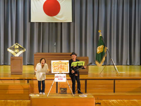 2013-10-20　富山市立神明小学校創立記念式典で紙芝居_e0026056_17462443.jpg