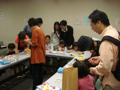 2013-10-14 下高井戸区民集会所のこどもまつりで、紙芝居と粘土ワークショップ_e0026056_18302421.jpg