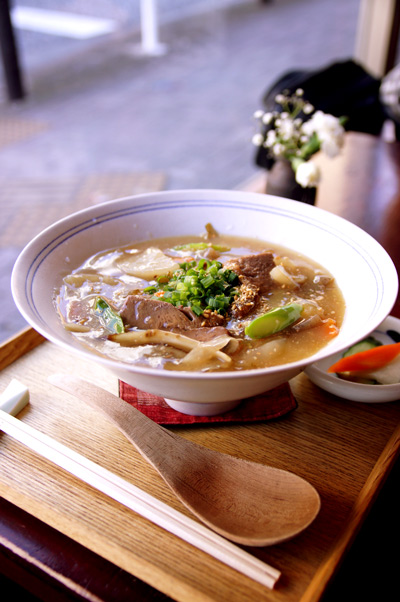 【cafe中野屋】牛タンの煮込み 味噌仕立てのうどん、田舎風_c0158397_22274732.jpg