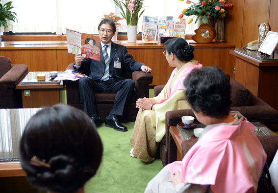 津市内の報道関係へ「ひな祭り」のPR_b0145257_19582751.jpg