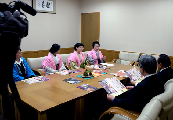 津市内の報道関係へ「ひな祭り」のPR_b0145257_20131537.jpg