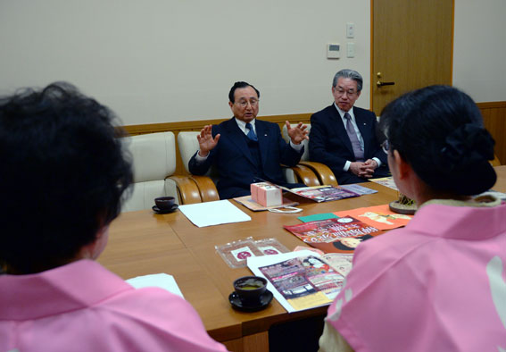 津市内の報道関係へ「ひな祭り」のPR_b0145257_20133165.jpg