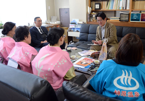 津市内の報道関係へ「ひな祭り」のPR_b0145257_202538.jpg