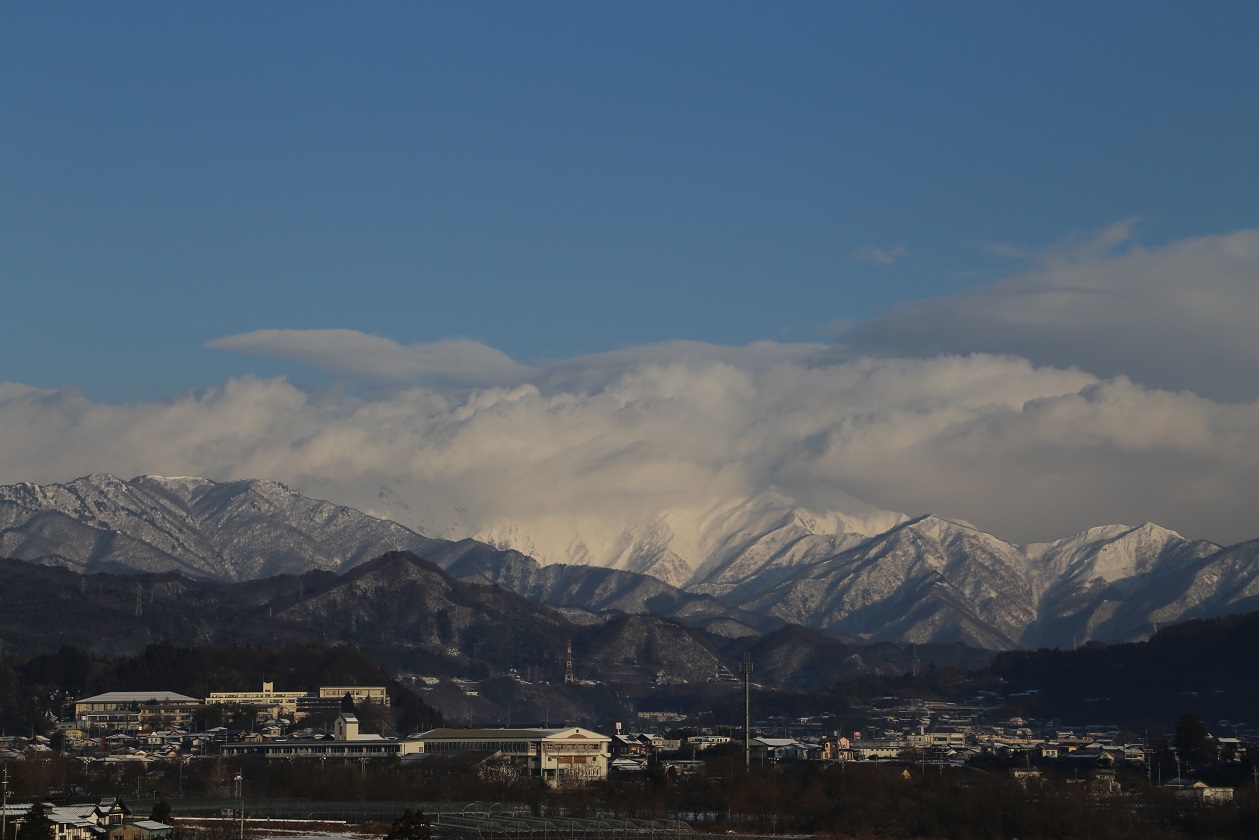 朝の谷川連峰_b0062024_23591570.jpg