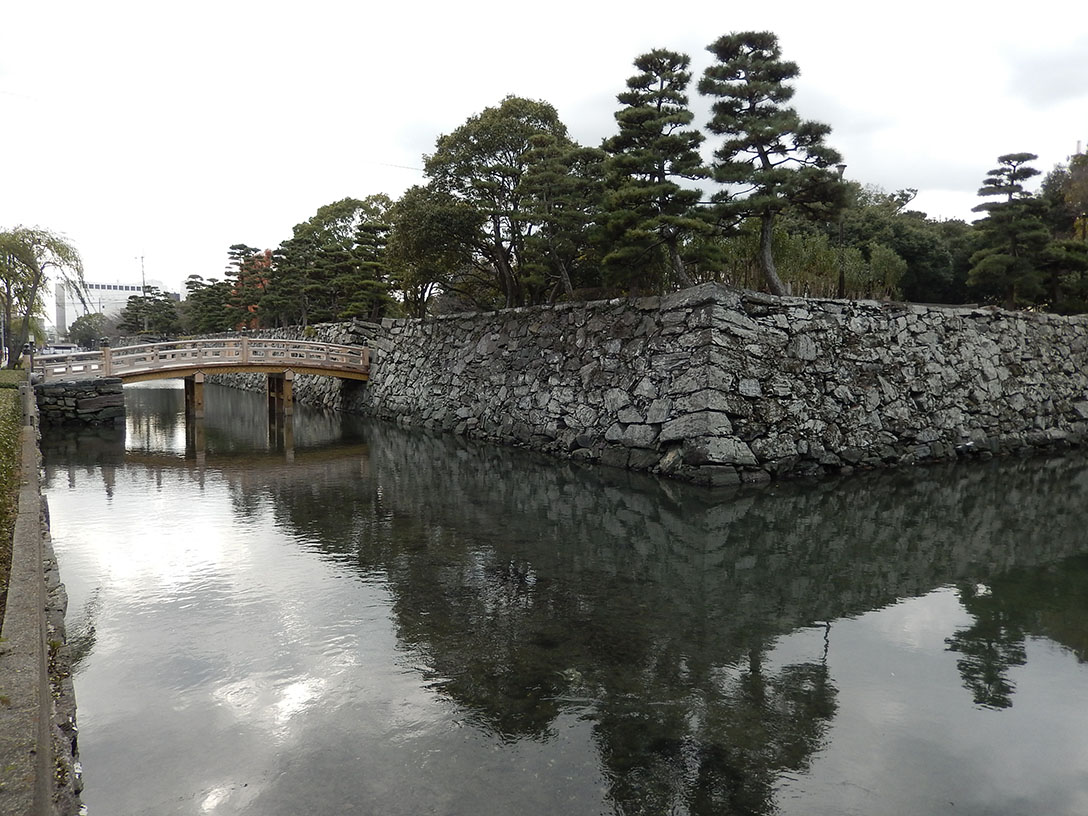 年の瀬の阿波国紀行備忘録 その2 「徳島城跡」_e0158128_2139949.jpg