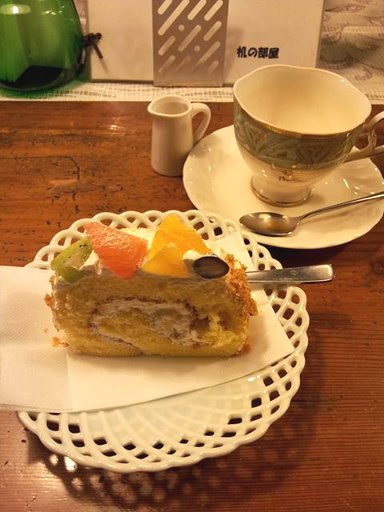 机の部屋 阪急岡本駅 Monstera Cafe 働くママのお仕事と暮らし 机の部屋 阪急岡本駅 Monstera Cafe 働くママのお仕事と暮らし