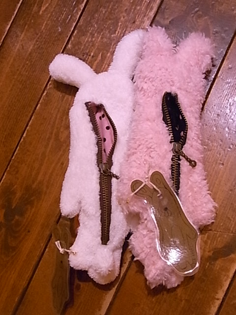 うさぎとぶた展あと2週間です。作品いろいろご紹介_d0322493_9512373.jpg