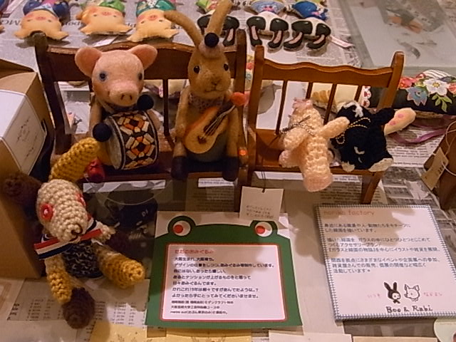 うさぎとぶた展あと2週間です。作品いろいろご紹介_d0322493_9535077.jpg