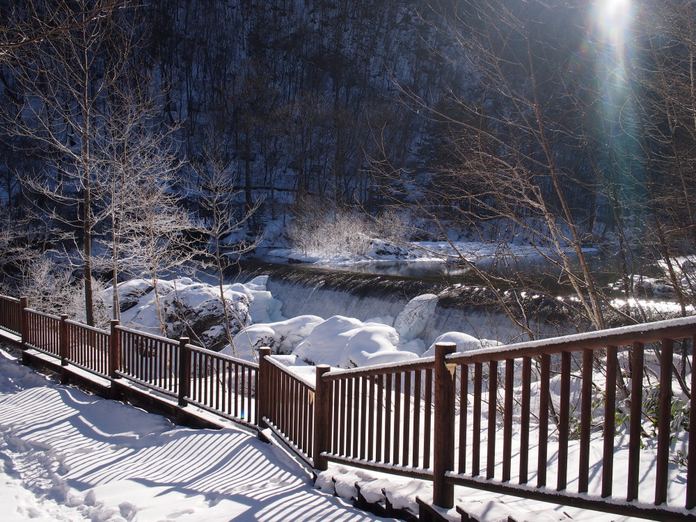 厳冬期、凍てつく「ピョウタンの滝」へ行ってみました。_f0276498_2126387.jpg
