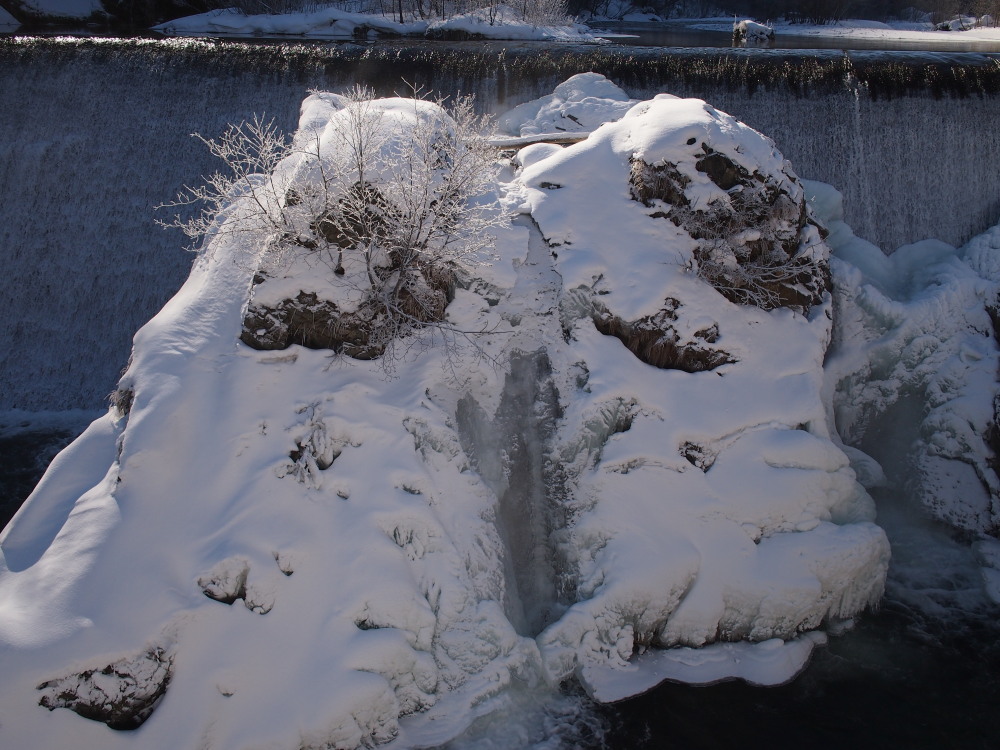 厳冬期、凍てつく「ピョウタンの滝」へ行ってみました。_f0276498_21283650.jpg