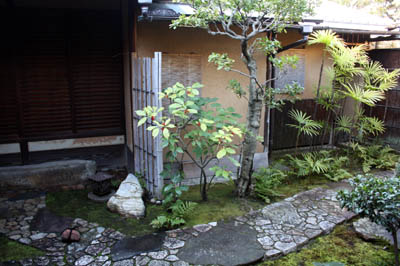 客用玄関まわり_b0199526_15272621.jpg