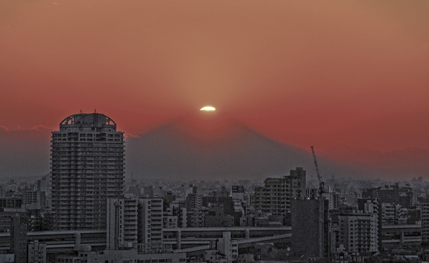 北区王子駅近くで観たダイヤモンド富士山？_a0150260_1415856.jpg