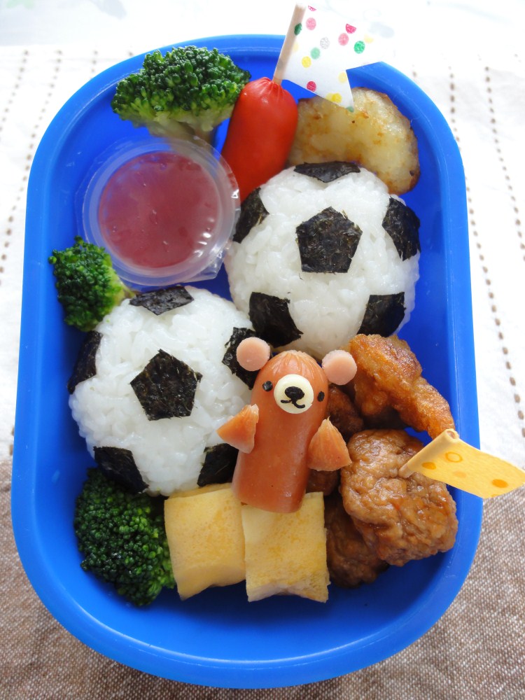 キャラ弁＊サッカーボール☆くまさんウインナー秋のお弁当_f0285497_175486.jpg