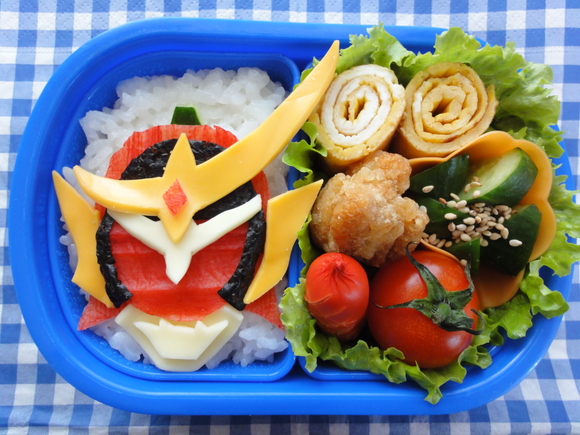 キャラ弁 仮面ライダー鎧武 ガイム のお弁当 平面バージョン 子連れハワイ旅行blog
