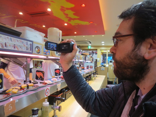 食べるよりもいつもまずはビデオ撮影〜〜!!ー日本滞在2014_c0179785_17373243.jpg