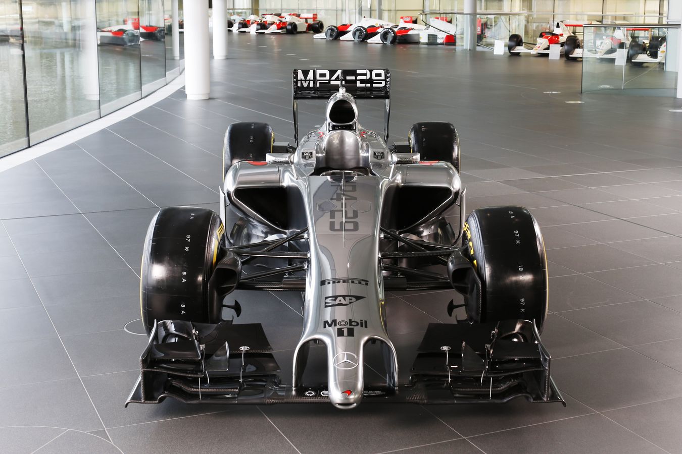 マクラーレン・メルセデス、他のチームに先駆け2014年型F1マシン『MP4-29』を発表。_b0022690_22325666.jpg