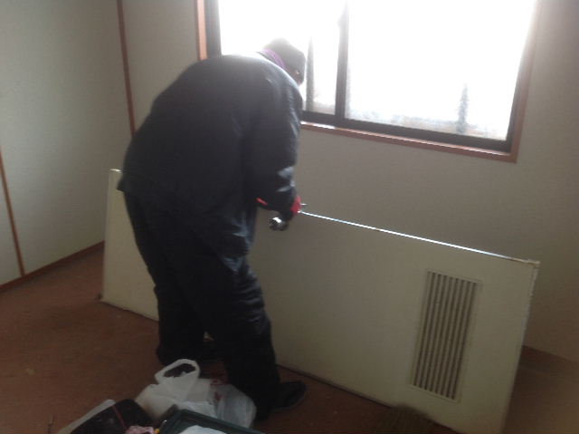 マンション・・・ユニロットバスとシステムキッチンの解体_f0031037_20202413.jpg