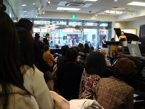 ヤマハ池袋店 インストアライブ ~ミッション・インポッシブルの巻~_d0246243_0241474.jpg