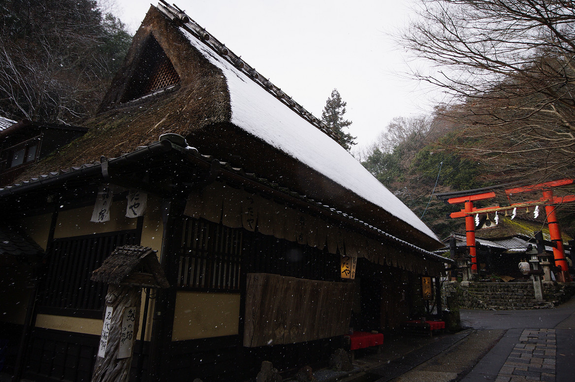 雪の鳥居本..._f0152550_2319441.jpg