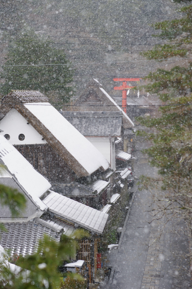 雪の鳥居本..._f0152550_23204818.jpg
