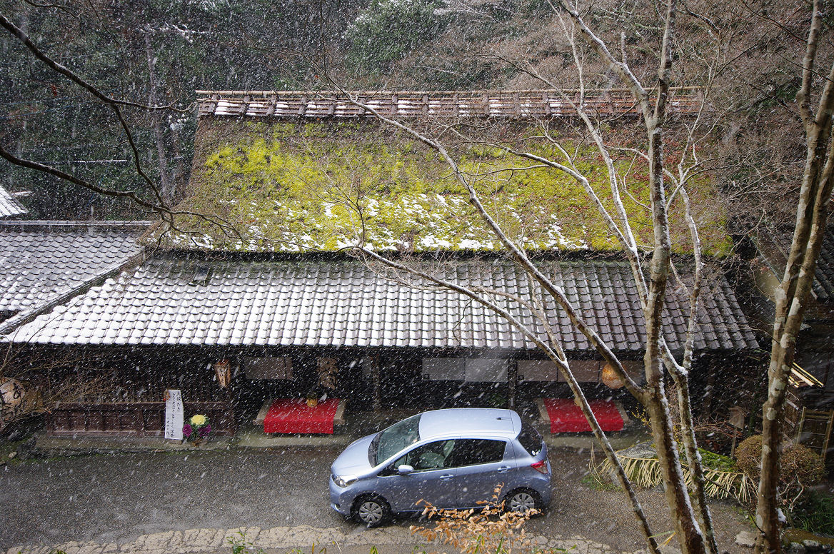 雪の鳥居本..._f0152550_23213635.jpg