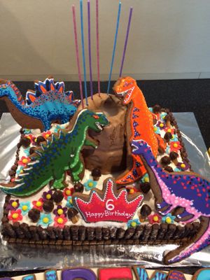 Dinosaur Cake 恐竜ケーキ 黒豆日記