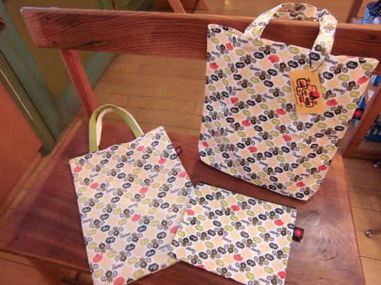 明日より 青山京子さんイラスト展 開催です 子供服フラム 浜松市西区入野町4903 12 明日より 青山京子さんイラスト展 開催です 子供服フラム 浜松市西区入野町4903 12