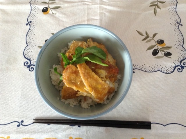 かつ丼 スペイン朝ごはん日記